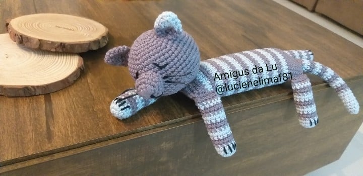 gato dormindo amigurumi