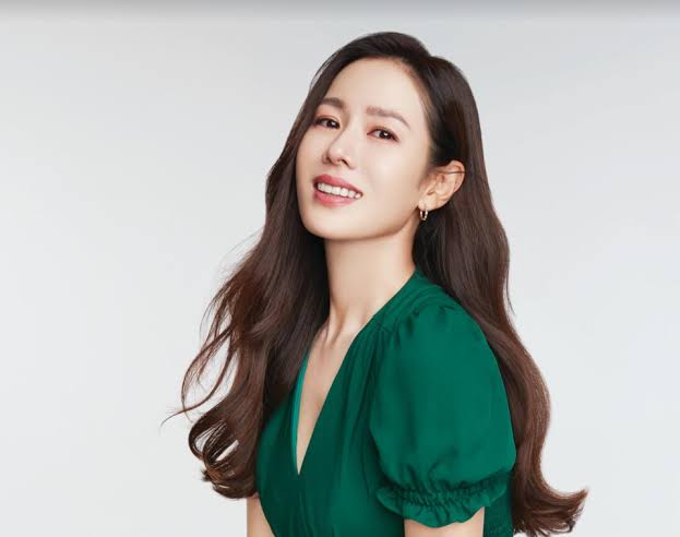 imagem da atriz Son Ye-jin